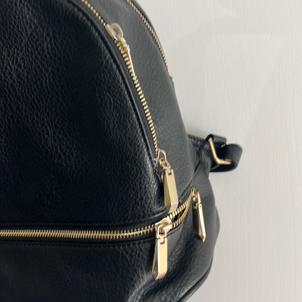 Mini Multi-Pocket Backpack - Picture 3 of 10